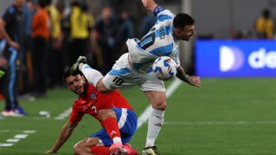 ميسي قد يغيب عن مواجهة بيرو بسبب آلام في الفخذ