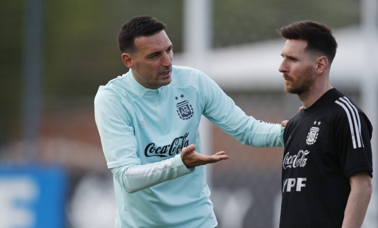 سكالوني: ميسي سيشارك في المباريات منذ البداية