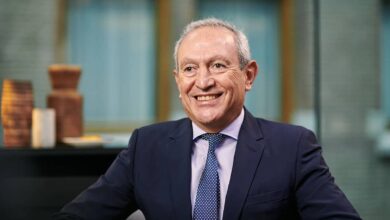 ساويرس يدرس مقاضاة رابطة الدوري الإنجليزي